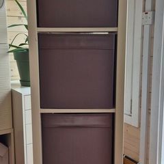IKEA KALLAX 1x4 Shelving Unit (White) + 4 Fabric Storage Bins