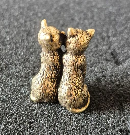 3 brass cats,. Solid brass.