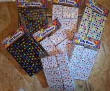 Assorted party gift boxes, 7 X packets available