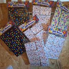 Assorted party gift boxes, 7 X packets available