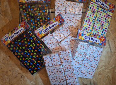 Assorted party gift boxes, 7 X packets available