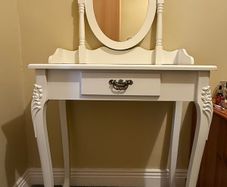White dressing table in a great condition