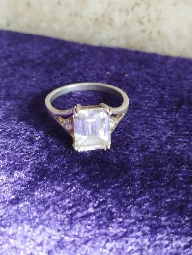 Beautiful 925 silver ring.