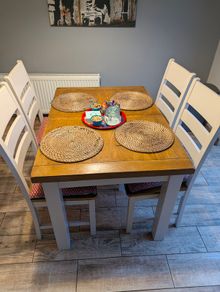 Dinning table and 6 chairs