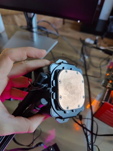 240mm / 360mm Aio Liquid Coolers > Incomplete / Minor Rgb Issues
