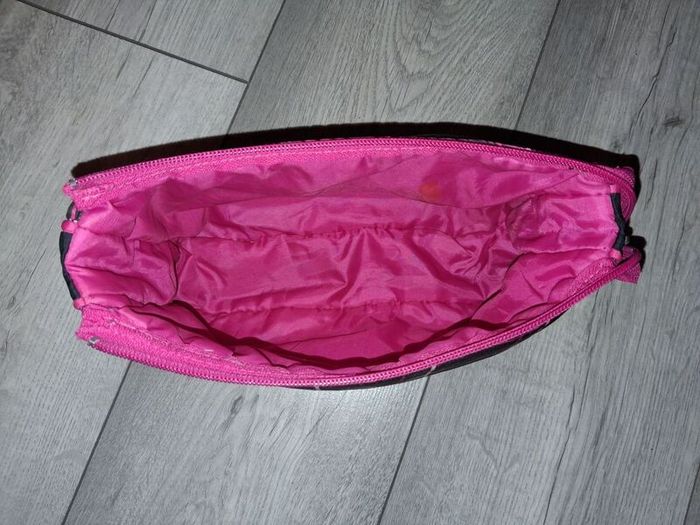 1 Euro Each To Clear!! - Variety Of Bags - Make Up, Toiletries, School, Etc