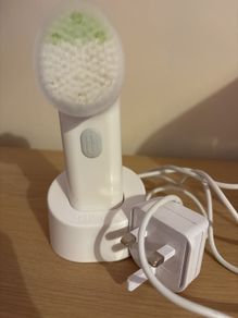 Clinique sonic facial cleansing brush