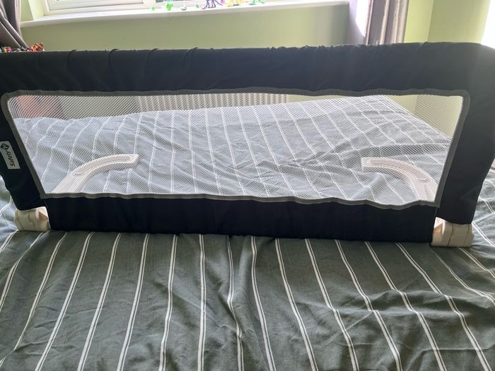 Bed side barrier