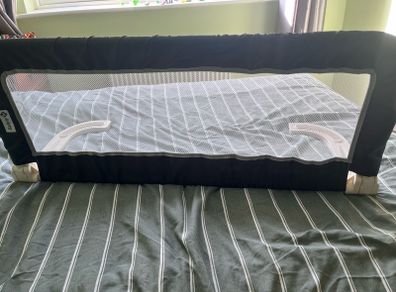 Bed side barrier