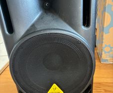 Behringer Eurolive B212D Active PA Speaker, 12" 550W