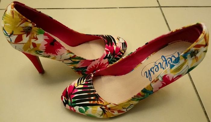 REFRESH - flowers high heels size UK6 or EU39 - high heel shoes