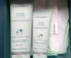 Liz Earle Cleanse & Polish 200ml + 100ml + cloths