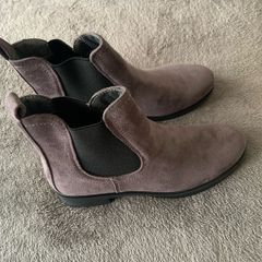 Boots size 6