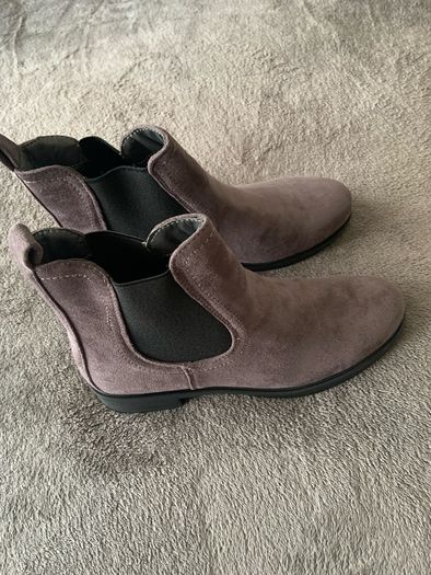 Boots size 6