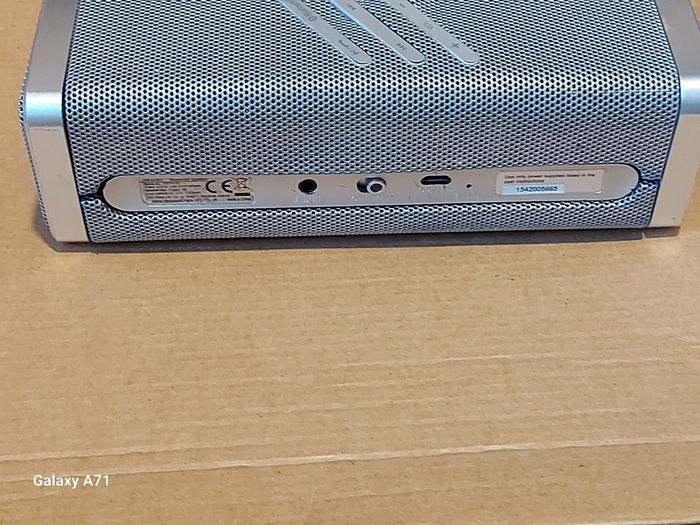 iWantit Bluetooth Speaker IPBTW15, works fine, Has some cosmetic wear as per photos