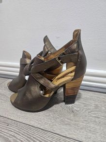 Bellissimo real leather shoes and bag to match