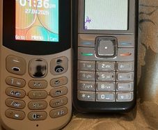 Nokia phones old skool / with chargers