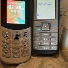 Nokia phones old skool / with chargers