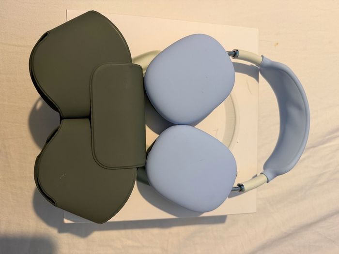 Airpods Max (Lighting) - Amazing Condition