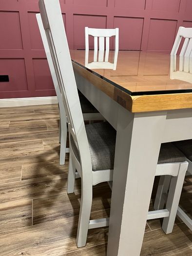 Solid wood extendable Kitchen Table with glass top & 6 chairs