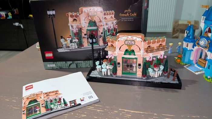 LEGO Icons French Cafe 10362