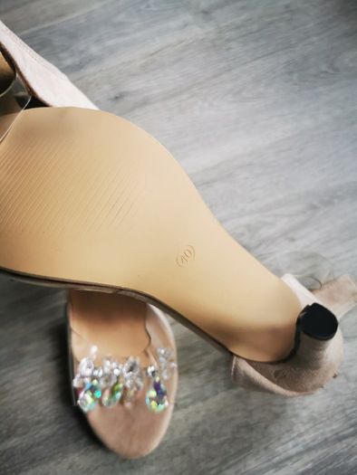 High heeled shoes size 40