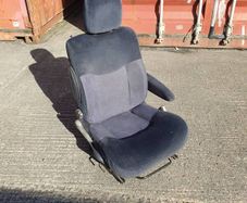 Driver's seat with swivel base