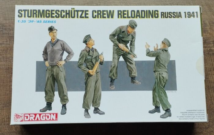 Sturmgeschutze Crew Reloading