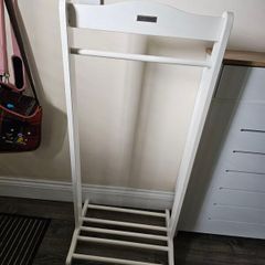 Child's  clothes rail