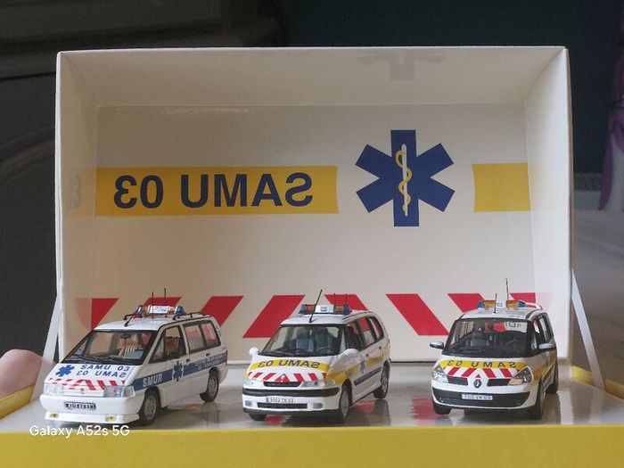 Universal Hobbies 1:43 Renault Espace French Emergency SMUR Set (3 Cars, Boxed)