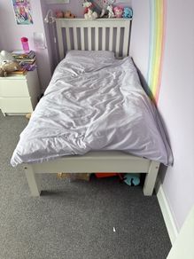 white single bed and mattress