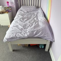 white single bed and mattress