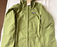 Adult size S Patagonia Torrentshell 3L Waterproof Jacket Green Brand New