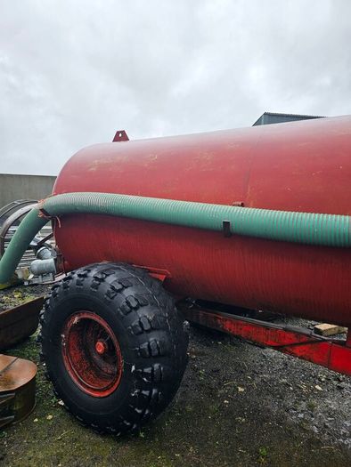 1300 gallon tanker