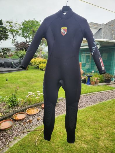 Wet suit