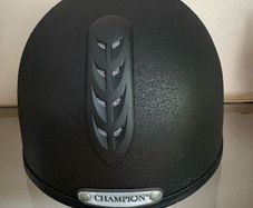 Champion junior x- air plus hat size 2 excellent condition!