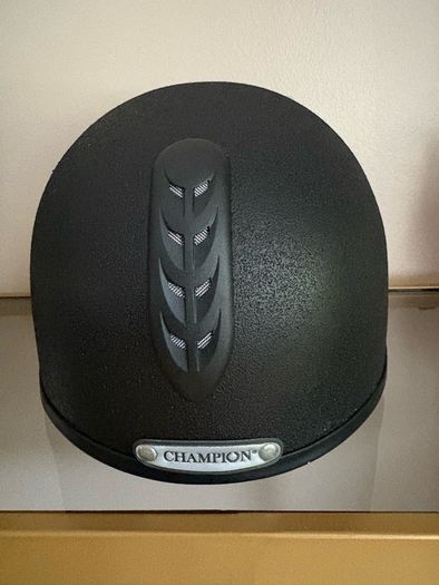 Champion junior x- air plus hat size 2 excellent condition!
