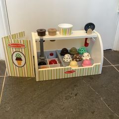 Melissa & Doug Ice Cream Counter