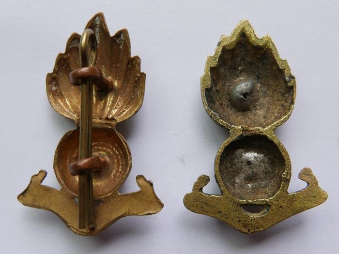 Original WW1 British Army Engineers Metal Uniform Collar Dogs