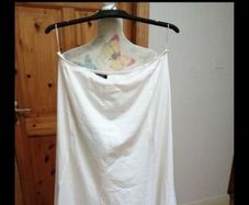 Betty Barclay white fully lined skirt.