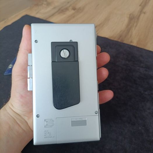 Sanyo M-G32 Personal Stereo Cassette Player