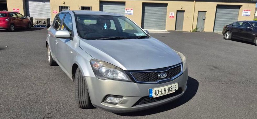 Kia ceed 2010 1.6 Diesel Fresh NCT Silver