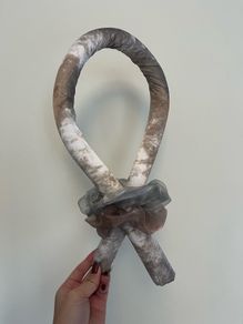 heatless hair curler with 2 scrunchies