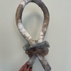 heatless hair curler with 2 scrunchies