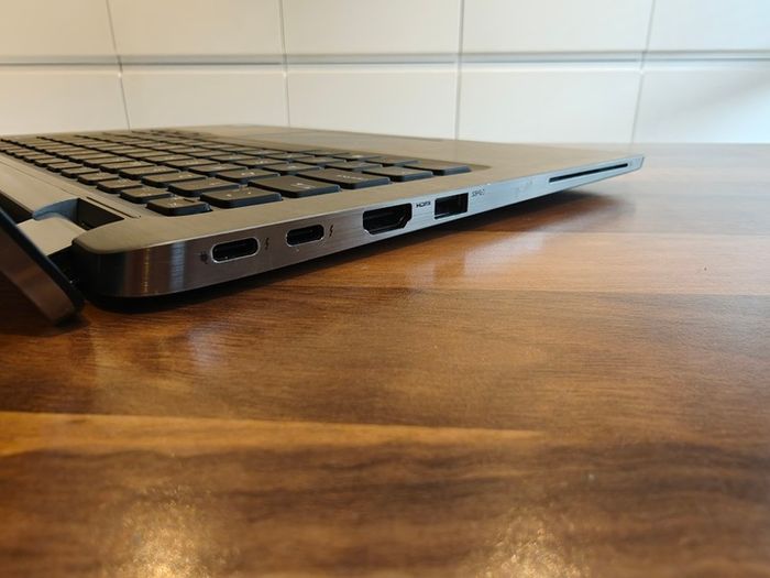 DELL Latitude 7400 2-in-1 360 Rotated Touchscreen Laptop