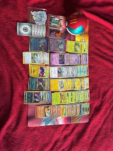 Pokemon Pokeball Storage tin, 100 cards and 2 Ex cards