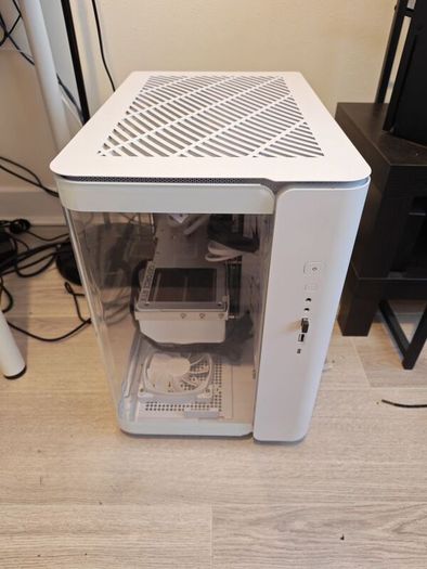 Premium All-White RTX 4090 Gaming PC - Ryzen 7 7800X3D / 64GB DDR5 / 2TB NVMe