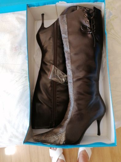 Women's Boot's Size 7 Eur 40