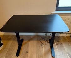 IKEA Bekant Sit Stand Electric Desk