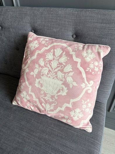 Pink decorative cushions (3)